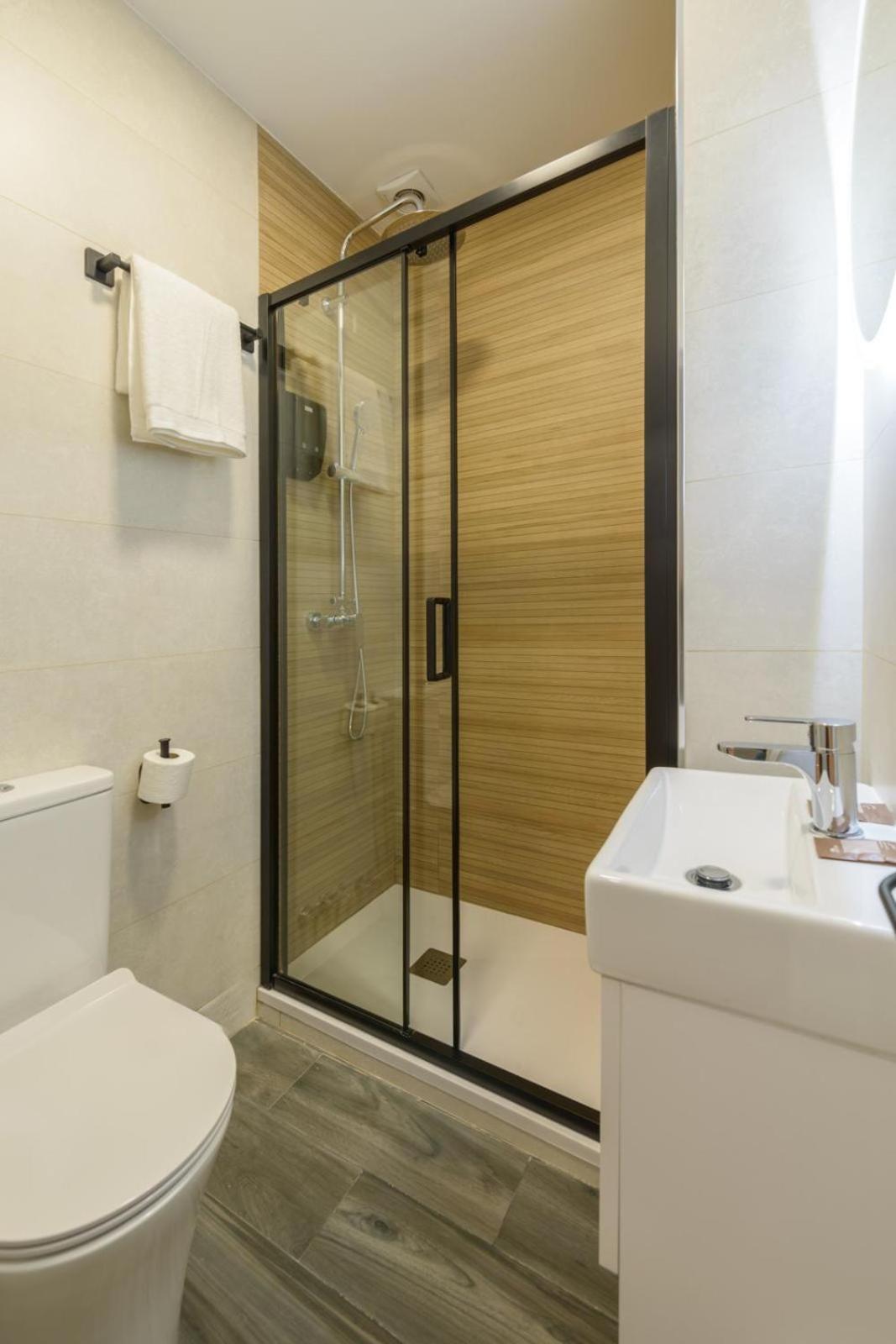 Hostal Sun Gate Madrid Exteriör bild